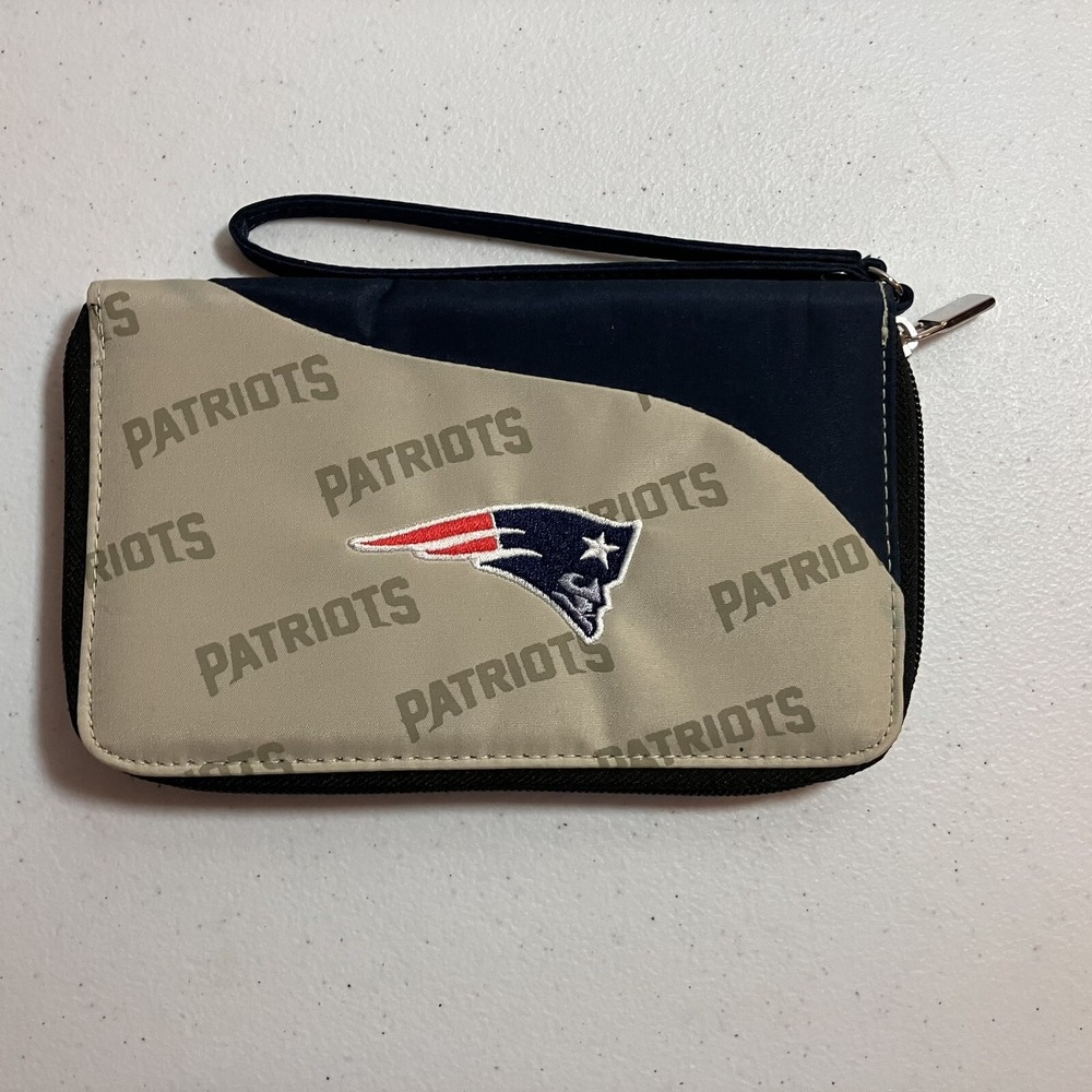 NFL New England PATRIOTS Clutch Wallet Wristlet Embroidered Team Logo‎ Blue Tan